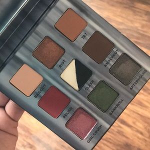 Urban Decay Trouble Maker Eyeshadow Palette 🎨